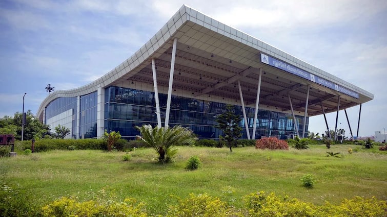 Puducherry Airport: Flights to Kochi, Shirdi soon Tourism and employment will increase tnn புதுச்சேரி மக்களுக்கு ஹேப்பி நியூஸ்... விரைவில் கொச்சி, சீரடிக்கு விமானங்கள்! சுற்றுலா, வேலைவாய்ப்பு பெருகும்!