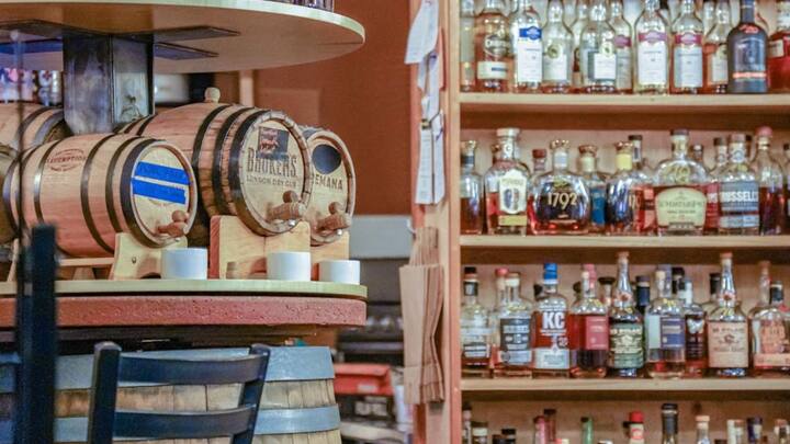 Since 1952, the sale of liquor in Saudi Arabia for the first time in 70 years in 2024 has started in Riyadh. But this store has been opened for a select group of non -Muslim migrants.