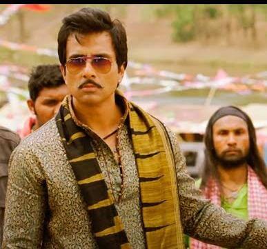 In action -rich masala entertainer 'R ... Rajkumar', Sonu played the role of Shivraj Gurjar, who is a fiery and cruel villain. His strong dialogues and great screen disputes made him the highlight of the film