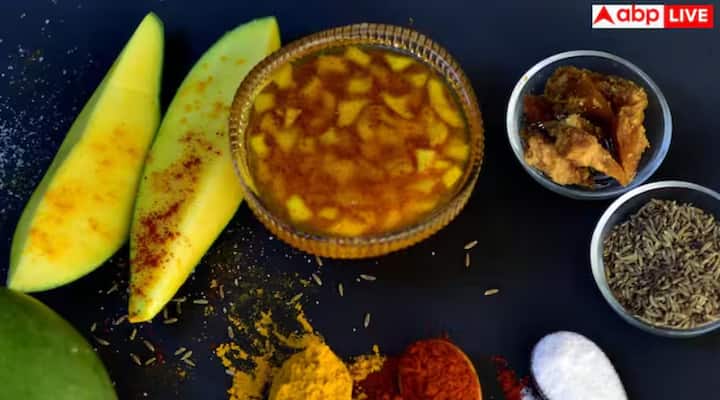 ਜੇਕਰ ਤੁਸੀਂ ਆਪਣੇ ਖਾਣੇ ਨਾਲ ਅਚਾਰ ਪਾਉਂਦੇ ਹੋ, ਤਾਂ ਖਾਣੇ ਦਾ ਸੁਆਦ ਵੱਧ ਜਾਂਦਾ ਹੈ। ਆਓ, ਅਸੀਂ ਤੁਹਾਨੂੰ ਉਨ੍ਹਾਂ 4 ਅਚਾਰਾਂ ਬਾਰੇ ਦੱਸਦੇ ਹਾਂ ਜੋ ਤੁਸੀਂ ਘਰ ਵਿੱਚ ਆਸਾਨੀ ਨਾਲ ਬਣਾ ਸਕਦੇ ਹੋ ਅਤੇ ਇਹ ਖਾਣ ਵਿੱਚ ਵੀ ਸੁਆਦ ਲੱਗਣਗੇ।