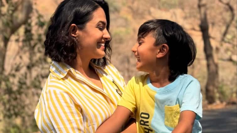 अनीता हसनंदानी 'छोरियां चली गांव' के लिए बेटे आरव को दे रही हैं 'ट्रेनिंग'