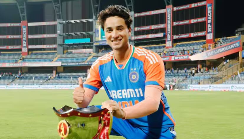 ICC Rankings: 1 ਸਾਲ ਬਾਅਦ ਖੁਸਿਆ ਤਾਜ, ਹੁਣ ਅਭਿਸ਼ੇਕ ਸ਼ਰਮਾ ਬਣੇ ਦੁਨੀਆ ਦੇ ਨੰਬਰ-1 ਟੀ-20 ਬੱਲੇਬਾਜ਼ abhishek-sharma-become-the-no-1-t20-batsman-in-the-world-latest-icc-rankings-travis-head-loses ICC Rankings: 1 ਸਾਲ ਬਾਅਦ ਖੁਸਿਆ ਤਾਜ, ਹੁਣ ਅਭਿਸ਼ੇਕ ਸ਼ਰਮਾ ਬਣੇ ਦੁਨੀਆ ਦੇ ਨੰਬਰ-1 ਟੀ-20 ਬੱਲੇਬਾਜ਼