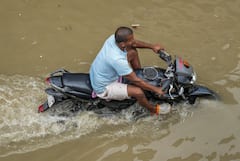 West Bengal Weather Update: āĻĻāĻā§āώāĻŋāĻŖāĻŦāĻā§āĻā§ āĻāĻāĻ āĻāĻžāϰ⧠āĻŦā§āώā§āĻāĻŋāϰ āϏāϤāϰā§āĻāϤāĻž, āĻāĻžāϏāĻŦā§ āĻā§āύ āĻā§āύ āĻā§āϞāĻž?