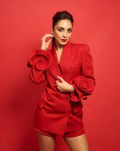 स्टाइल आईकॉन हैं 'वॉर 2' एक्ट्रेस कियारा आडवाणी, ये 8 तस्वीरें हैं जीता-जागता सबूत