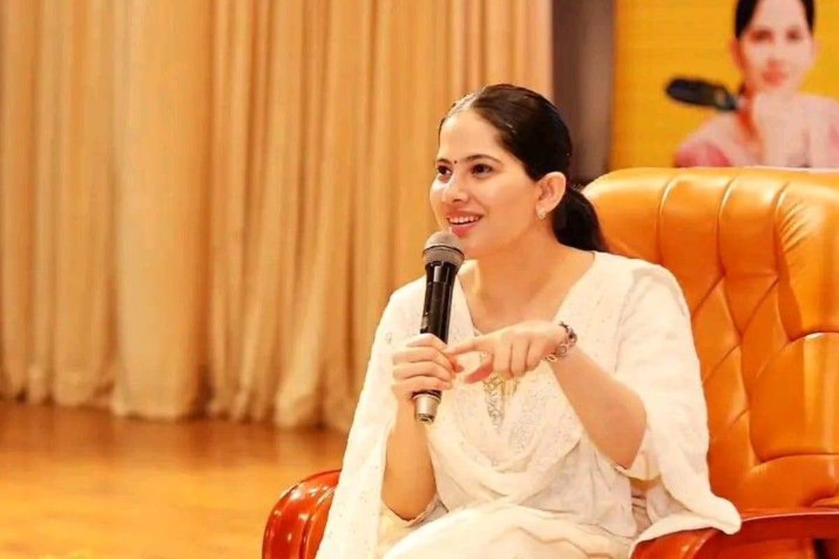 News of narrator Jaya Kishori's entry in Bigg Boss House was also revealed. But according to reports, he has refused to be a part of this show. In the first season, the makers approached him.