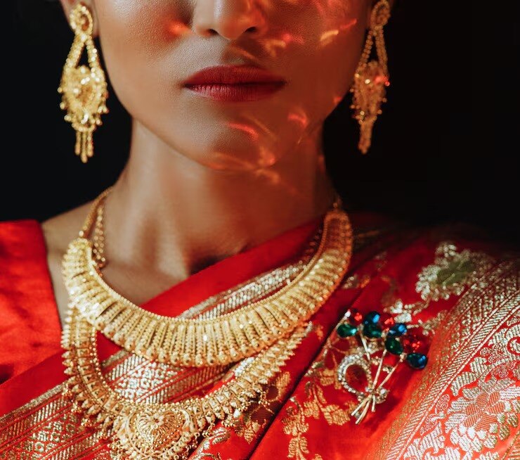 Gold Shines Bright: Domestic Futures Top Rs 1.02 Lakh, Global Prices Could Hit $3,600
