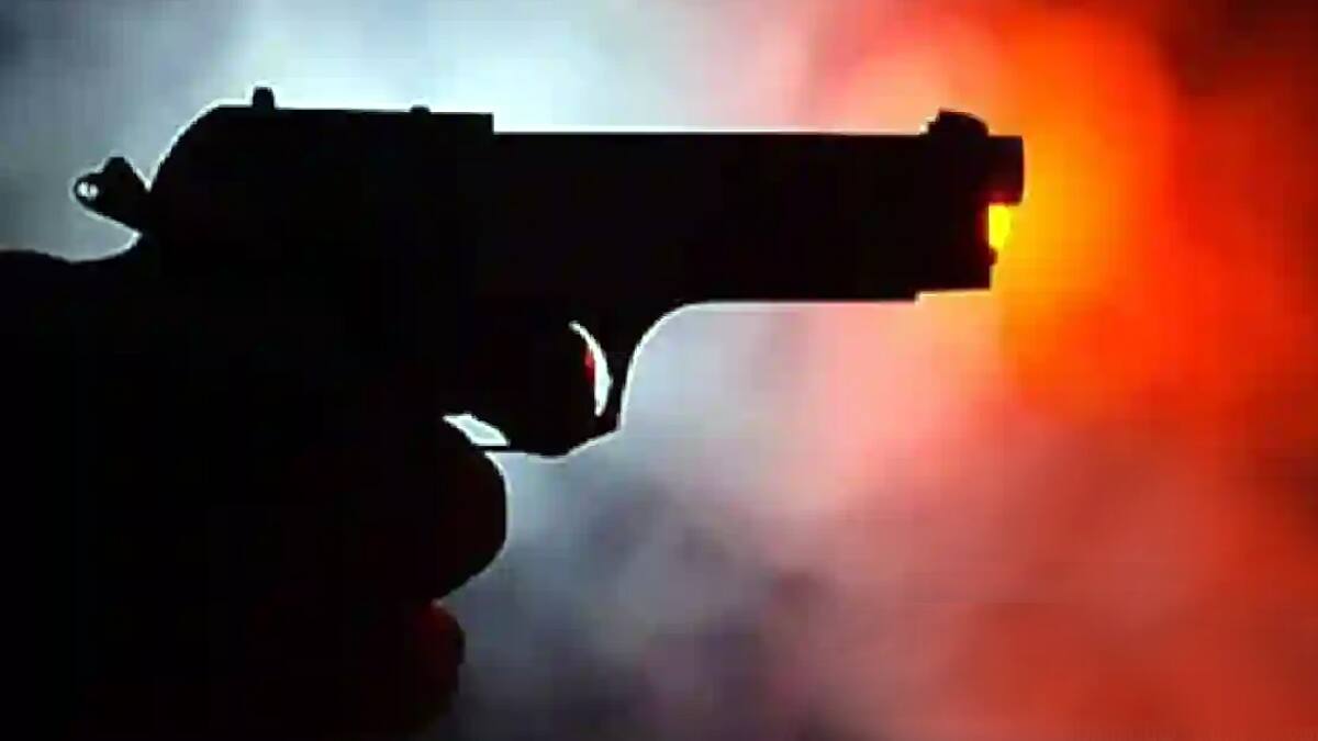 பாப்பாக்குடியில் பதற்றம்: எஸ்.ஐ.,யை  வெட்ட முயன்ற சிறுவன் மீது துப்பாக்கிச் சூடு - நடந்தது என்ன?