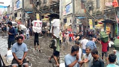 Photos: दिल्ली में भारी बारिश के बीच डूबा सदर बाजार, व्यापारी परेशान