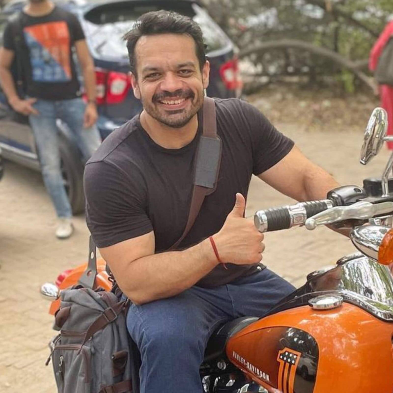 Famous YouTuber Gaurav Taneja aka Flying Beast was approached by the makers for this season. But he too refused to take an entry in Bigg Boss House.