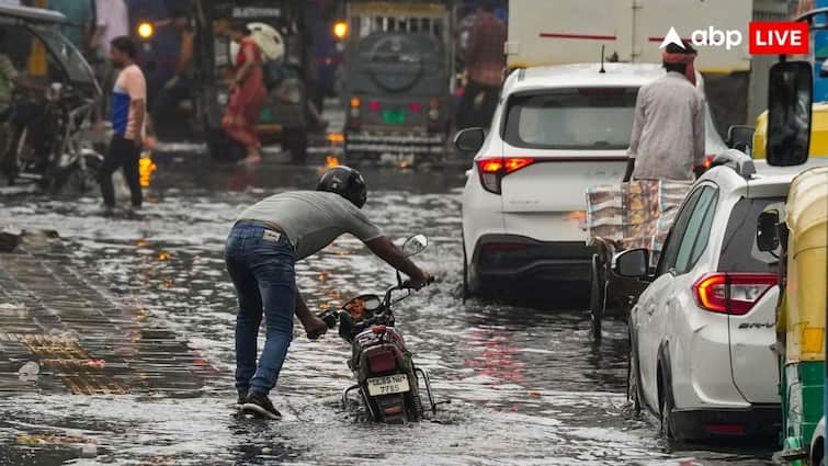 यूपी में बिजली गिरेगी, मूसलाधार होगी बारिश, दिल्ली में भी बरसेंगे बादल, जानें आज का मौसम