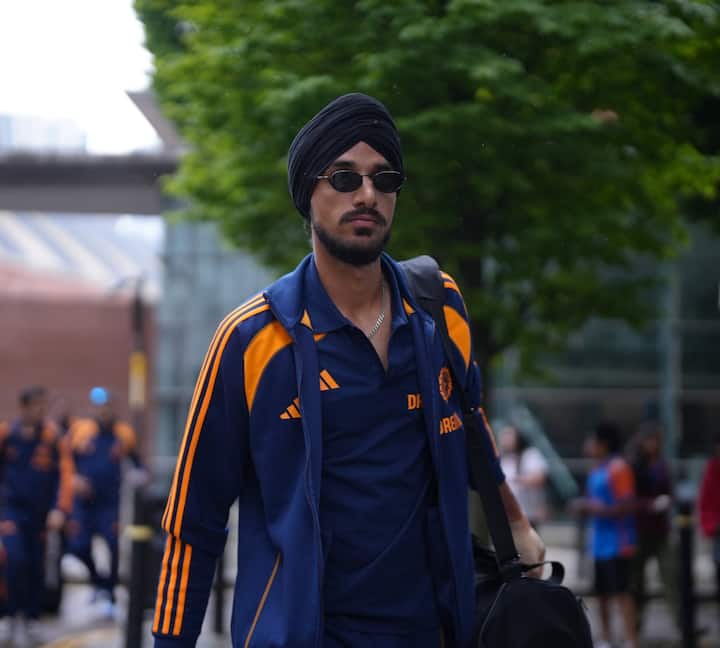 Arshdeep Singh: Arshadeep can also be replaced by Jaspreet Bumrah in the fifth Test. The fast bowlers were out due to injury in the fourth Test. During the practice, he was cut off from the ball on his hand. If he gets a chance to play at The Oval, then this will be his debut test.