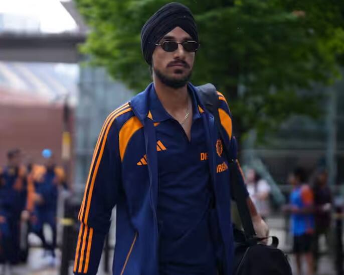 ਅਰਸ਼ਦੀਪ ਸਿੰਘ: ਅਰਸ਼ਦੀਪ ਪੰਜਵੇਂ ਟੈਸਟ ਵਿੱਚ ਜਸਪ੍ਰੀਤ ਬੁਮਰਾਹ ਦੀ ਜਗ੍ਹਾ ਵੀ ਲੈ ਸਕਦਾ ਹੈ। ਤੇਜ਼ ਗੇਂਦਬਾਜ਼ ਚੌਥੇ ਟੈਸਟ ਵਿੱਚ ਸੱਟ ਕਾਰਨ ਬਾਹਰ ਹੋ ਗਿਆ ਸੀ। ਅਭਿਆਸ ਦੌਰਾਨ ਉਸਦੇ ਹੱਥ 'ਤੇ ਗੇਂਦ ਲੱਗਣ ਕਾਰਨ ਉਸਨੂੰ ਕੱਟ ਲੱਗ ਗਿਆ। ਜੇਕਰ ਉਸਨੂੰ ਦ ਓਵਲ ਵਿੱਚ ਖੇਡਣ ਦਾ ਮੌਕਾ ਮਿਲਦਾ ਹੈ, ਤਾਂ ਇਹ ਉਨ੍ਹਾਂ ਦਾ ਪਹਿਲਾ ਡੈਬਿਊ ਟੈਸਟ ਹੋਵੇਗਾ।