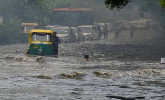 Gujarat Weather : હવામાન વિભાગે આગામી પાંચ દિવસ સામાન્ય વરસાદની આગાહી કરી છે. હાલ ભારે વરસાદની કોઈ શક્યતા નથી.  હવામાન વિભાગની આગાહી પ્રમાણે, 30 જુલાઇથી  5  ઓગસ્ટ રાજ્યભરમાં ગાજવીજ સાથે હળવાથી સામાન્ય વરસાદની આગાહી છે.