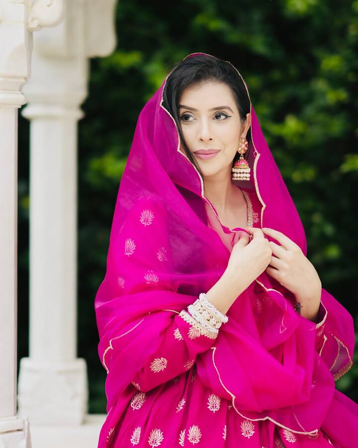 हालांकि, इनकी शादी ज्यादा दिनों तक नहीं चल पाई. बेटी के जन्म के बाद दोनों का तलाक हो गया.