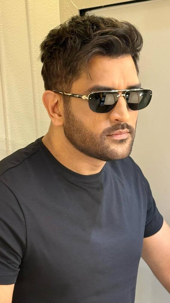 নতুন হেয়ারকাট, ধোনিকে দেখে তো চেনাই যাচ্ছে না!