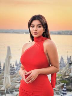 Shama Sikander PHOTO:  ઓરેન્જ આઉટફીટમાં શમા સિકંદરે ફ્લોન્ટ કર્યું કર્વી ફીગર