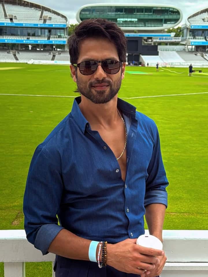 Shahid shared the photos and wrote- what was the day. Fans are commenting on these photos of them.