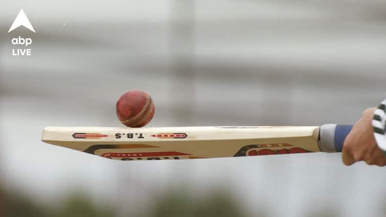 Cricket Controversy: জালিয়াতি, টাকা তছরুপ ও দুর্নীতির দায়ে জেলে তিন শীর্ষকর্তা! শোরগোল পড়ে গেল ভারতীয় ক্রিকেটে Hyderabad Cricket Association suspends its top three elected officials Apex Council holds emergency meeting BCCI Indian Cricket News Cricket Controversy: জালিয়াতি, টাকা তছরুপ ও দুর্নীতির দায়ে জেলে তিন শীর্ষকর্তা! শোরগোল পড়ে গেল ভারতীয় ক্রিকেটে