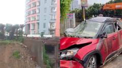 In Pics: गाजियाबाद में बारिश के चलते सोसाइटी का बेसमेंट धंसा, कई गाड़ियां मलबे में समाईं, देखें- तस्वीरें
