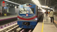 Kolkata Metro: সাত সকালে মেট্রো বিভ্রাট ! চাঁদনি চক স্টেশনে চলন্ত ট্রেনের তলায় আগুনের ফুলকি