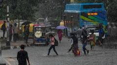 दिल्ली-NCR में जारी है बारिश का दौर, सड़कों पर जलजमाव से थमी रफ्तार, ट्रैफिक एडवाइजरी जारी