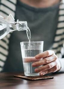 உடல் எடையைக் குறைக்க வெந்நீர் குடிக்கிறீர்களா? உங்களுக்கான எச்சரிக்கை