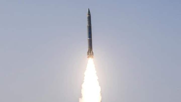 भारत की रक्षा अनुसंधान और विकास संगठन (DRDO) की तरफ से विकसित की गई प्रलय मिसाइल एक स्वदेशी शॉर्ट रेंज बैलिस्टिक मिसाइल (SRBM) है. यह मिसाइल भारतीय सेना और वायु सेना की युद्धकालीन जरूरतों को ध्यान में रखकर डिजाइन की गई है.