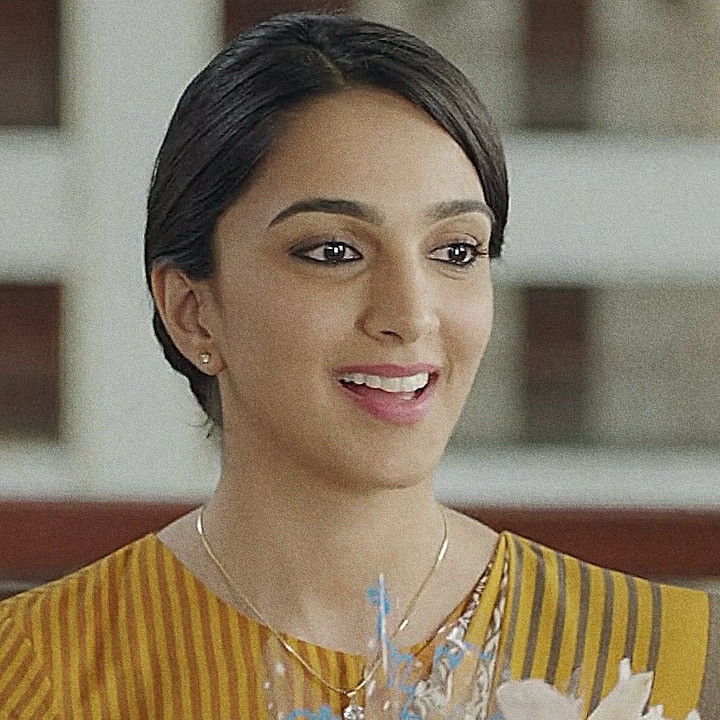 But Kiara's luck did not support her and the first film flopped. After this, in 2016, he got his hand 'MS Dhoni: The Untold Story'. In the film, he played the role of Sakshi Dhoni. The film became a tremendous hit at the box office and it gave Kiara the identity that she expected from her first film.