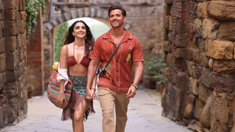 NTR Hrithik roshan kiara advani War 2 movie romantic single released watch video War 2 Romantic Single: 'వార్ 2' నుంచి రొమాంటిక్ సింగిల్ వచ్చేసింది - హృతిక్ కియారా 'ఊపిరి ఊయలలాగా' అదుర్స్