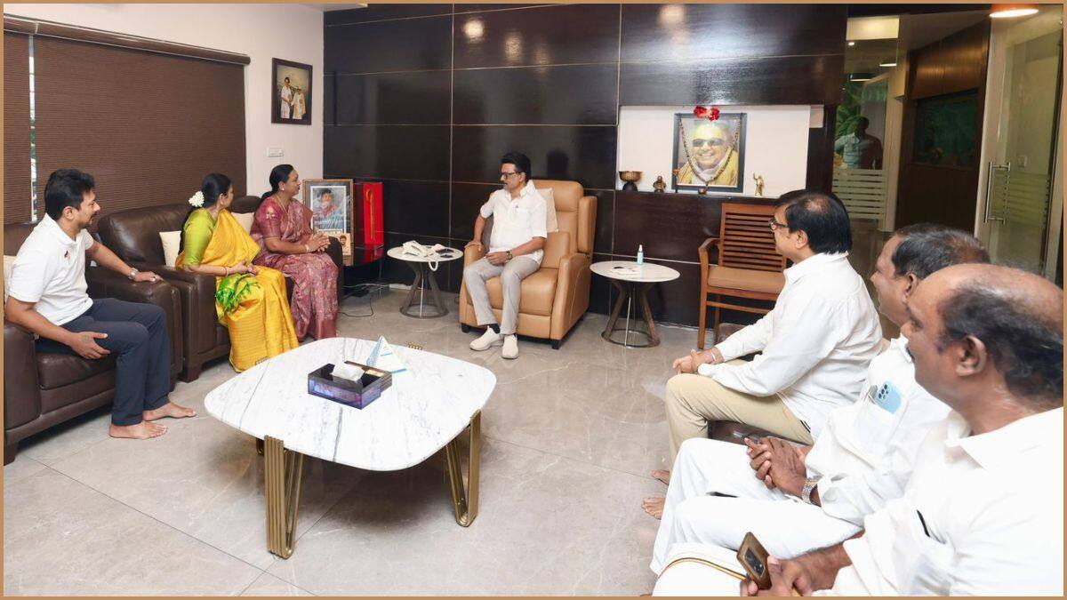 Premalatha Vijayakanth: முதலமைச்சர் மு.க. ஸ்டாலினின் இல்லத்திற்கே சென்ற பிரேமலதா; மாறுகிறதா கூட்டணி கணக்கு.?!