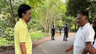 ஓரங்கப்பட்ட ஓபிஎஸ்; முதல்வர் ஸ்டாலினுடன் திடீர் சந்திப்பு- சூடுபிடிக்கும் அரசியல் களம்!