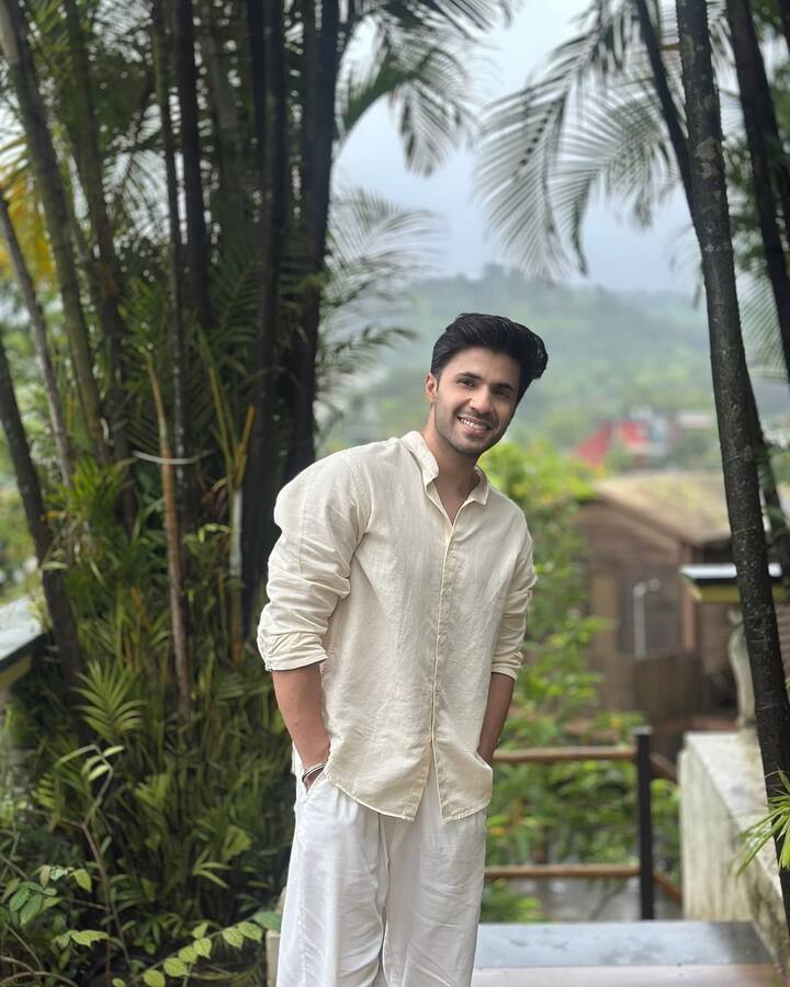 इस सीरियल में काम करने को लेकर उन्होंने अपना एक्साइटमेंट जताया है निर्वाण आनंद ने कहा, 'जब पहली बार मैंने सेट में एंट्री की तो मैंने बड़ा सा बोर्ड लगा देखा जिस पर शांति निकेतन लिखा था. ये बोर्ड देखकर मेरे रोंगटे खड़े हो गए.'