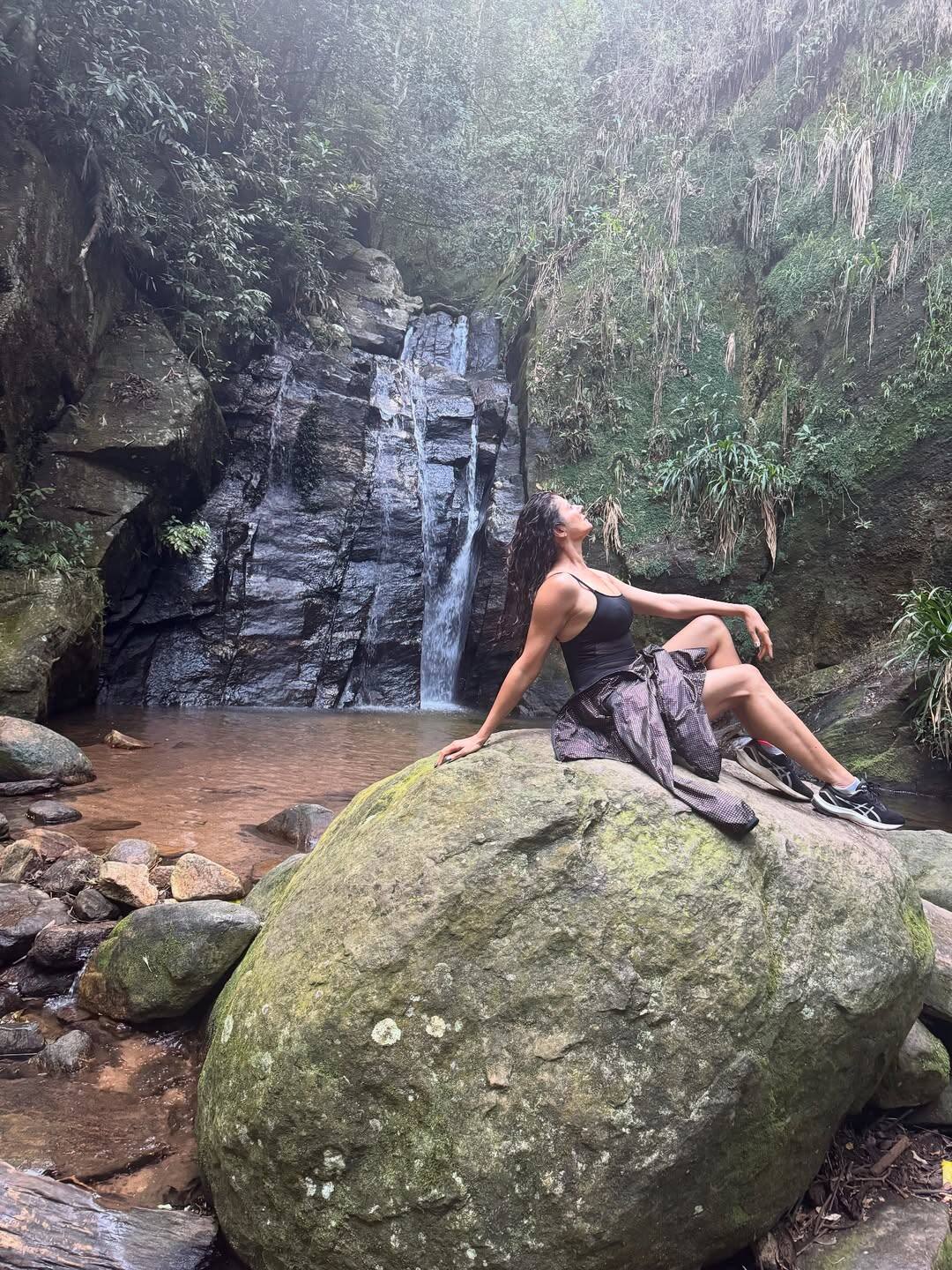 Pooja Batra is on vacation these days. Where the actress is seen enjoying Nature.