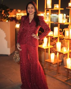 58 की उम्र में भी कैसे हैं माधुरी दीक्षित बला की हसीन, जानें- एक्ट्रेस की खूबसूरती का राज