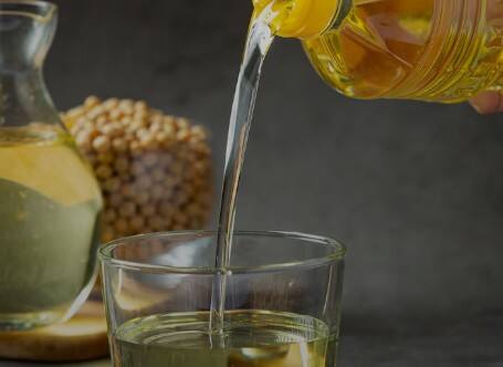 नारियल या सरसों के तेल से मालिश: गर्म नारियल या सरसों के तेल से हल्के हाथों से 5 मिनट तक निचले हिस्से की मालिश करें. तेल मालिश से ब्लड सर्कुलेशन बेहतर होता है और मांसपेशियों को आराम मिलता है.