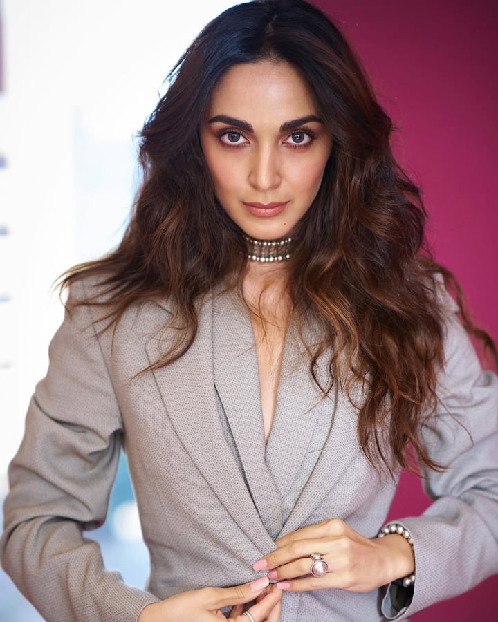 In Kapil Sharma's show, the actress told that after seeing Aamir Khan's 3 Idiots, she told her father about her acting passion. Initially, her father found it strange but later she allowed her daughter to fulfill this dream. Then in 2014, Kiara Advani made her Bollywood debut with 'Fagli' in 2014.
