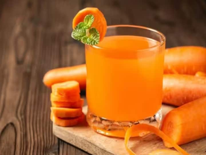 गाजर का जूस पीने का सही समय: सुबह खाली पेट गाजर का जूस पीना सबसे ज़्यादा फायदेमंद होता है। आप चाहें तो इसमें थोड़ा अदरक या नींबू भी मिला सकते हैं।