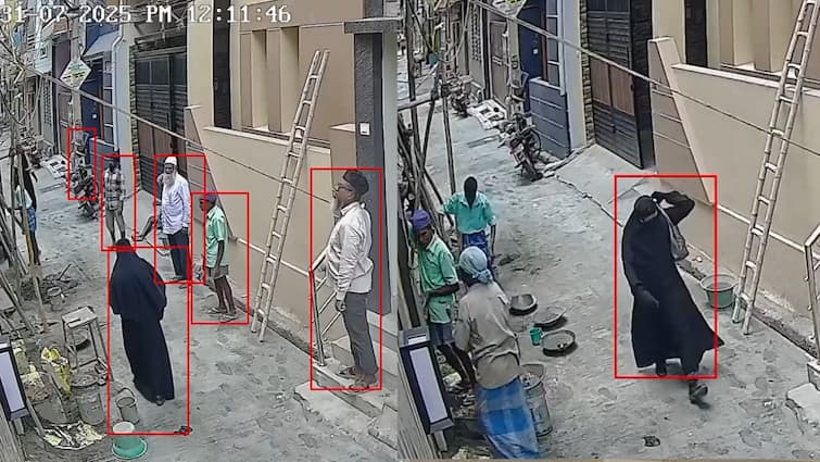 Thief Disguise Lady Getup Robbery in Ambur Day Time CCTV Footage Shocked Residents TNN வடிவேல் பாணியில் பெண் வேடம்.. பட்டப்பகலில் வேலையை காட்டிய மர்ம நபர்.. சிக்கிய சிசிடிவி