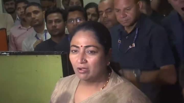 रेखा गुप्ता ने घोषणा की कि दिल्ली के सभी विभागों के लिए नए कार्यालय स्थापित किए जाएंगे. उन्होंने कहा कि अधिकारियों को बेहतर और सम्मानजनक कार्य वातावरण मिलेगा.
