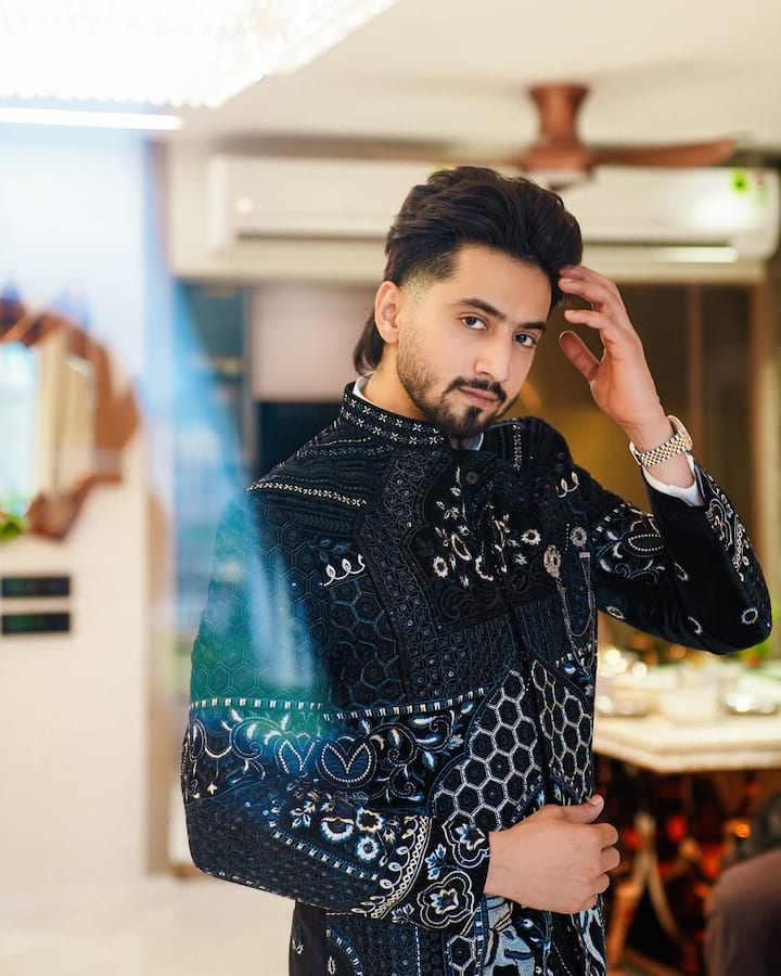 पॉपुलर यूट्यूबर और सोशल मीडिया इन्फ्लूएंसर फैजल शेख बिग बॉस 19 में पार्टिसिपेट कर सकते हैं. जन्नत जुबैर संग अपने ब्रेकअप को लेकर वो काफी समय से सुर्खियों में थे. हो सकता है वो बिग बॉस 19 का हिस्सा बने.