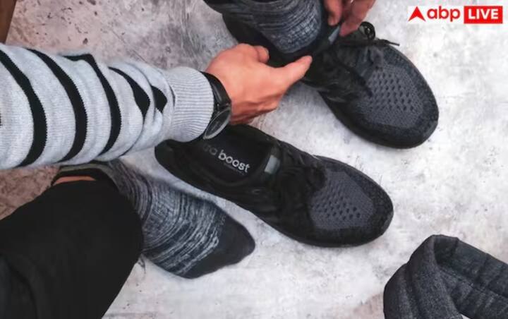 ਮੁੰਬਈ ਦੇ ਕੋਕੀਲਾਬੇਨ ਹਸਪਤਾਲ ਦੇ ਕੰਸਲਟੈਂਟ ਪੀਡੀਆਟ੍ਰਿਕ ਆਰਥੋਪੈਡਿਕ ਸਰਜਨ ਡਾ. ਵਿਕਾਸ ਬਾਸਾ ਨੇ ਇਸ ਬਾਰੇ ਮੀਡੀਆ ਨਾਲ ਗੱਲਬਾਤ ਕੀਤੀ। ਉਨ੍ਹਾਂ ਦਾ ਕਹਿਣਾ ਹੈ ਕਿ ਲੰਬੇ ਸਮੇਂ ਤੱਕ ਜੁੱਤੇ ਪਾਉਣ ਨਾਲ ਪੈਰ ਇੱਕ ਖਾਸ ਸਥਿਤੀ ਵਿੱਚ ਬੰਦ ਰਹਿੰਦੇ ਹਨ, ਜਿਸ ਕਾਰਨ ਪੈਰਾਂ ਦੀਆਂ ਮਾਸਪੇਸ਼ੀਆਂ ਸਖ਼ਤ ਅਤੇ ਕਮਜ਼ੋਰ ਹੋ ਜਾਂਦੀਆਂ ਹਨ। ਇਹ ਲਗਾਤਾਰ ਜਕੜਨ ਪੈਰਾਂ ਦੀ ਕੁਦਰਤੀ ਗਤੀ ਨੂੰ ਘਟਾਉਂਦੀ ਹੈ ਅਤੇ ਸਮੇਂ ਦੇ ਨਾਲ ਦਰਦ, ਕਮਜ਼ੋਰੀ ਅਤੇ ਹੋਰ ਬਹੁਤ ਸਾਰੀਆਂ ਸਮੱਸਿਆਵਾਂ ਦਾ ਕਾਰਨ ਬਣ ਸਕਦੀ ਹੈ। ਉਨ੍ਹਾਂ ਦਾ ਕਹਿਣਾ ਹੈ ਕਿ ਜਿਹੜੇ ਜੁੱਤੇ ਫਿੱਟ ਨਹੀਂ ਹੁੰਦੇ ਜਾਂ ਬਹੁਤ ਜ਼ਿਆਦਾ ਕੱਸ ਕੇ ਬੰਨ੍ਹੇ ਹੁੰਦੇ ਹਨ, ਉਹ ਪੈਰਾਂ ਲਈ ਵਧੇਰੇ ਨੁਕਸਾਨਦੇਹ ਸਾਬਤ ਹੁੰਦੇ ਹਨ ਕਿਉਂਕਿ ਇਹ ਪੈਰਾਂ ਨੂੰ ਹਿੱਲਣ ਲਈ ਜਗ੍ਹਾ ਨਹੀਂ ਦਿੰਦੇ ਅਤੇ ਚਮੜੀ ਨੂੰ ਰਗੜਨ ਕਾਰਨ ਇਨਫੈਕਸ਼ਨ ਦਾ ਖ਼ਤਰਾ ਵੱਧ ਜਾਂਦਾ ਹੈ।