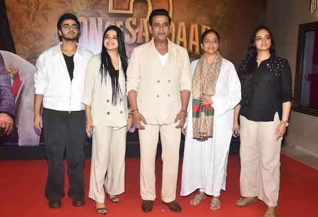 रवि किशन 'सन ऑफ़ सरदार 2' में सरदार की भूमिका में नज़र आएंगे। रवि किशन अपने परिवार के साथ फिल्म की स्पेशल स्क्रीनिंग पर पहुँचे। उन्होंने अपने पूरे परिवार के साथ मीडिया को पोज़ भी दिए।
