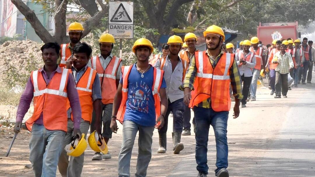 தமிழ்நாட்டில் ஓட்டுப்போட போகும் 6.5 லட்சம் பீகாரிகள்... பாஜக ஸ்கெட்ச் வேலை செய்யுதோ?