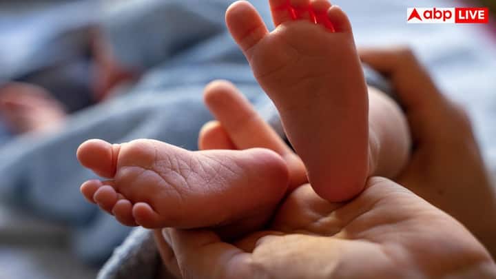 अगर शरीर में थायराइड हॉर्मोन कम बनते हैं (हाइपोथायरायडिज्म) तो मेटाबोलिज्म धीमा हो जाता है. इससे ब्लड सर्कुलेशन, हार्ट बीट और बॉडी टेंपरेचर गड़बड़ा जाते हैं और पैर ठंडे रहते हैं.