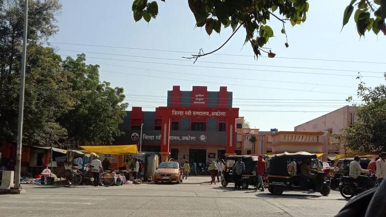 akola woman hospital nicu tender contract corruption district surgeon suspended health marathi news Akola : अकोल्यात स्त्री रूग्णालयातील भ्रष्टाचार उघड, जिल्हा शल्यचिकित्सकासह तीन वरिष्ठ आरोग्य अधिकारी निलंबित