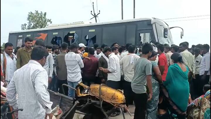 ॲपे ऑटो चालक शेतात कामासाठी महिलांना सोडून परळीकडे निघाला होता. त्यावेळी पांगरी कॅम्प नजीक हा अपघात झालाय.