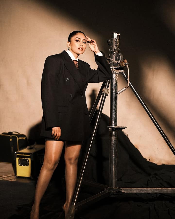 Coat Mini Dress: Mrunal Thakur channeled her inner boss lady in a double-breasted black mini dress, resembling a coat.
