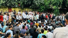 दिल्ली: SSC परीक्षा में गड़बड़ियों को लेकर फिर सड़कों पर उतरे छात्र, काली पट्टी बांधकर जताया विरोध