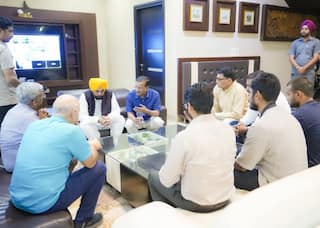 ਸ਼ੋਅਰੂਮ ਮਾਲਕ ਸੰਜੇ ਵਰਮਾ ਦੇ ਪਰਿਵਾਰ ਨੂੰ ਮਿਲੇ CM ਮਾਨ ਅਤੇ ਕੇਜਰੀਵਾਲ, ਕਿਹਾ- ਦੋਸ਼ੀਆਂ ਨੂੰ ਨਹੀਂ ਬਖਸ਼ਾਂਗੇ; ਲਾਰੇਂਸ ਗੈਂਗ ਨੇ ਕਰਾਈ ਹੱਤਿਆ