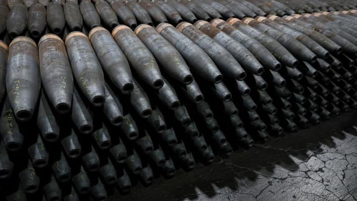 इसके अलावा किसी हथियार में तकनीक और व्यावहारिक कारक भी खास भूमिका निभाते हैं, जैसे कि किसी हथियार में प्लास्टिक, धातु या फिर विस्फोटक का इस्तेमाल होता है, जो कि हथियार चलाते वक्त उस पर असर डालता है.